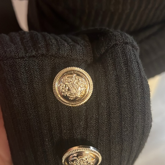 Women’s M black turtleneck with gold accent buttons on the wrist - Picture 9 of 9